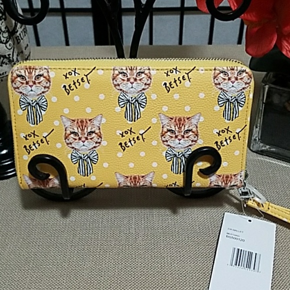 Betsey Johnson Handbags - 🐚⛱🌞🌴 PRICE DROP! 🌴🌞⛱🐚
